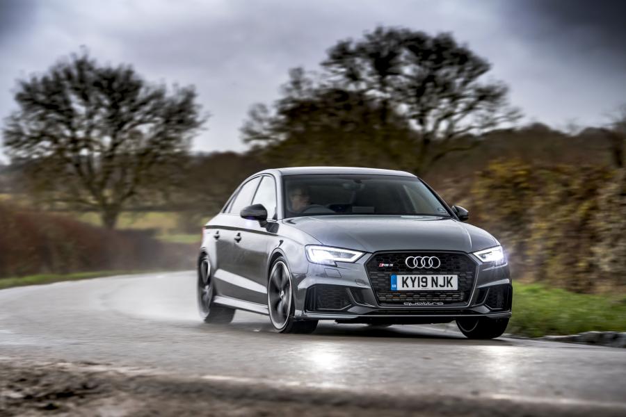  Audi RS3 Sedan Sport Edition (8V) 2019 года  (UK) (фото 14 из 40)